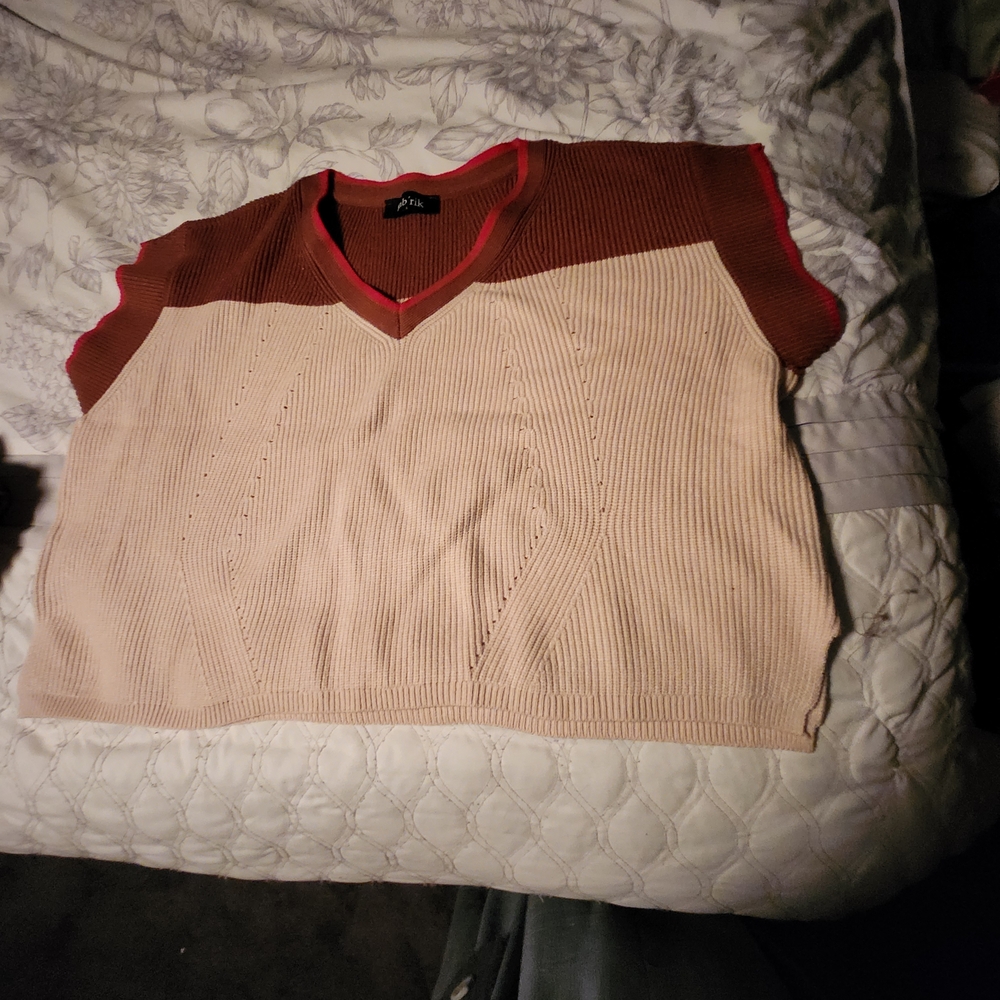 fab'rik Women's V-Neck Sweater - Red and Cream